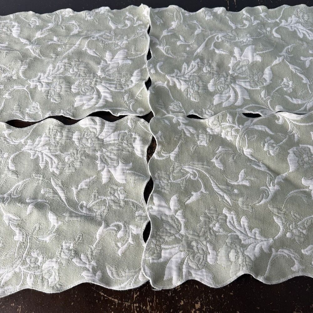 Colchas Domingos Placemats Set of 4 Sage Green White Matelasse Jacquard Scallop